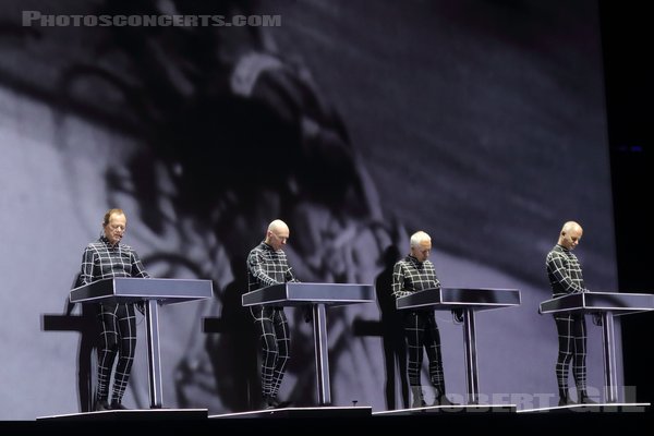 KRAFTWERK - 2022-08-26 - SAINT CLOUD - Domaine National - Scene de la Cascade - 